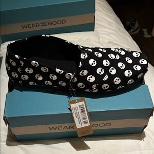 Toms Black Glow-in-the-Dark Skull Slip-Ons